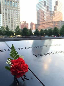 2015-06-nyc-wtc-2-mjl-22-phone